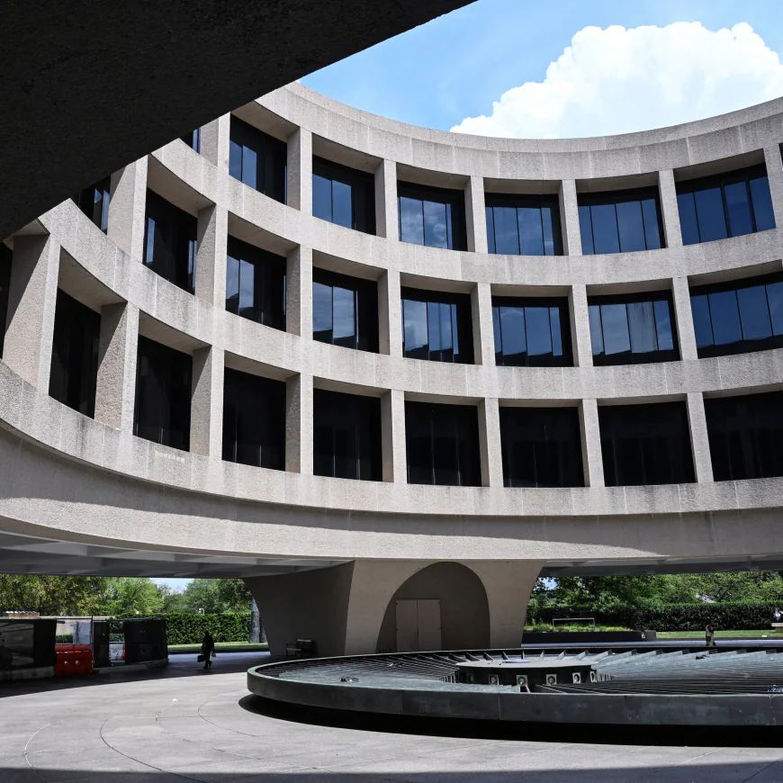 Art for All: A Smithsonian Museum Spreads Its Bounty for America’s 250th