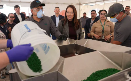 Texas center to disperse sterile screwworm flies to block parasite it spawns