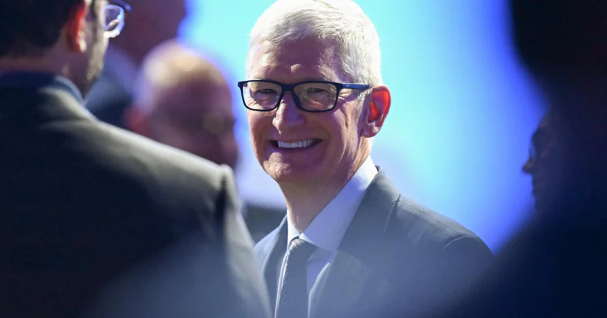 FTC warns Apple's Tim Cook over alleged political bias in Apple News app