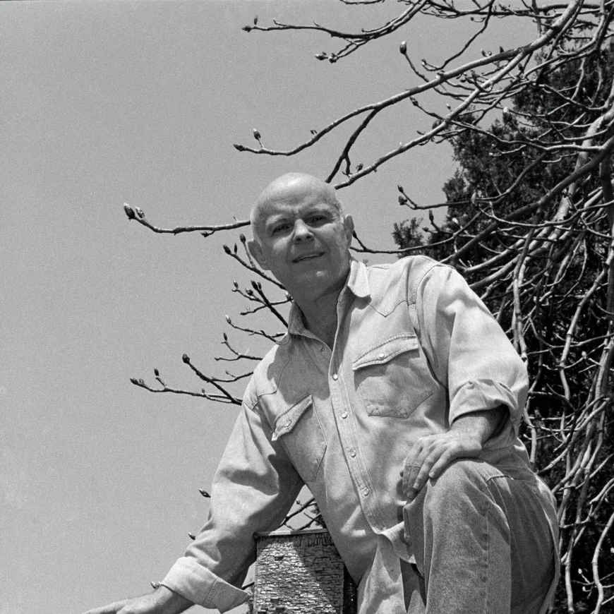 Paul Waldman, Creator and Curator of Art Museum for Birds, Dies at 89